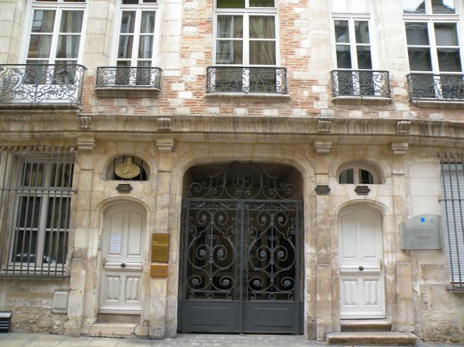  belle entrée en fer forgé, hôtel de la Croix d'Or